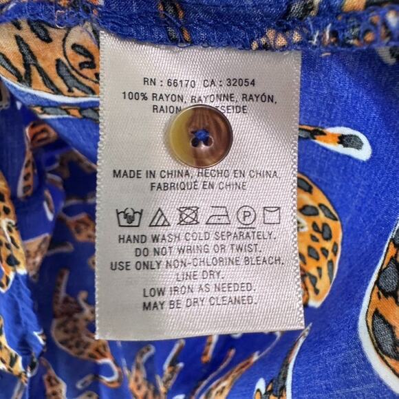 17 of 52 Conversations by Anthropologie Top Womens 16 Blue Orange Cheetah Button - Picture 13 of 13